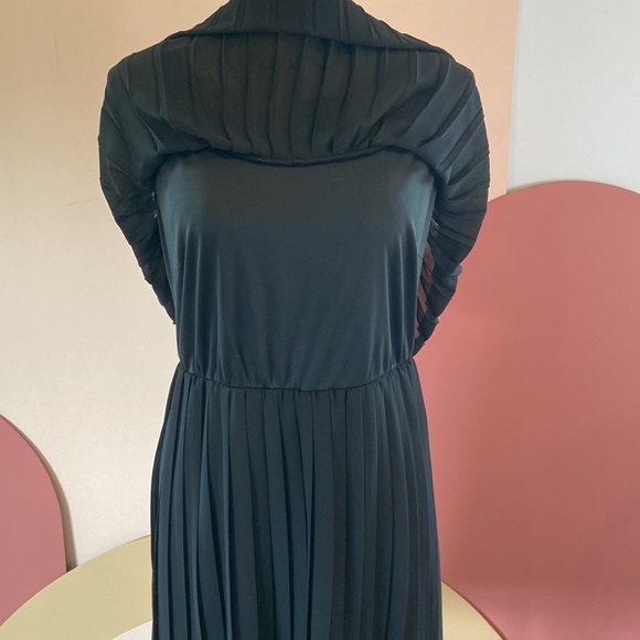 NY Collection Pleated Dress - Picture 4 of 9